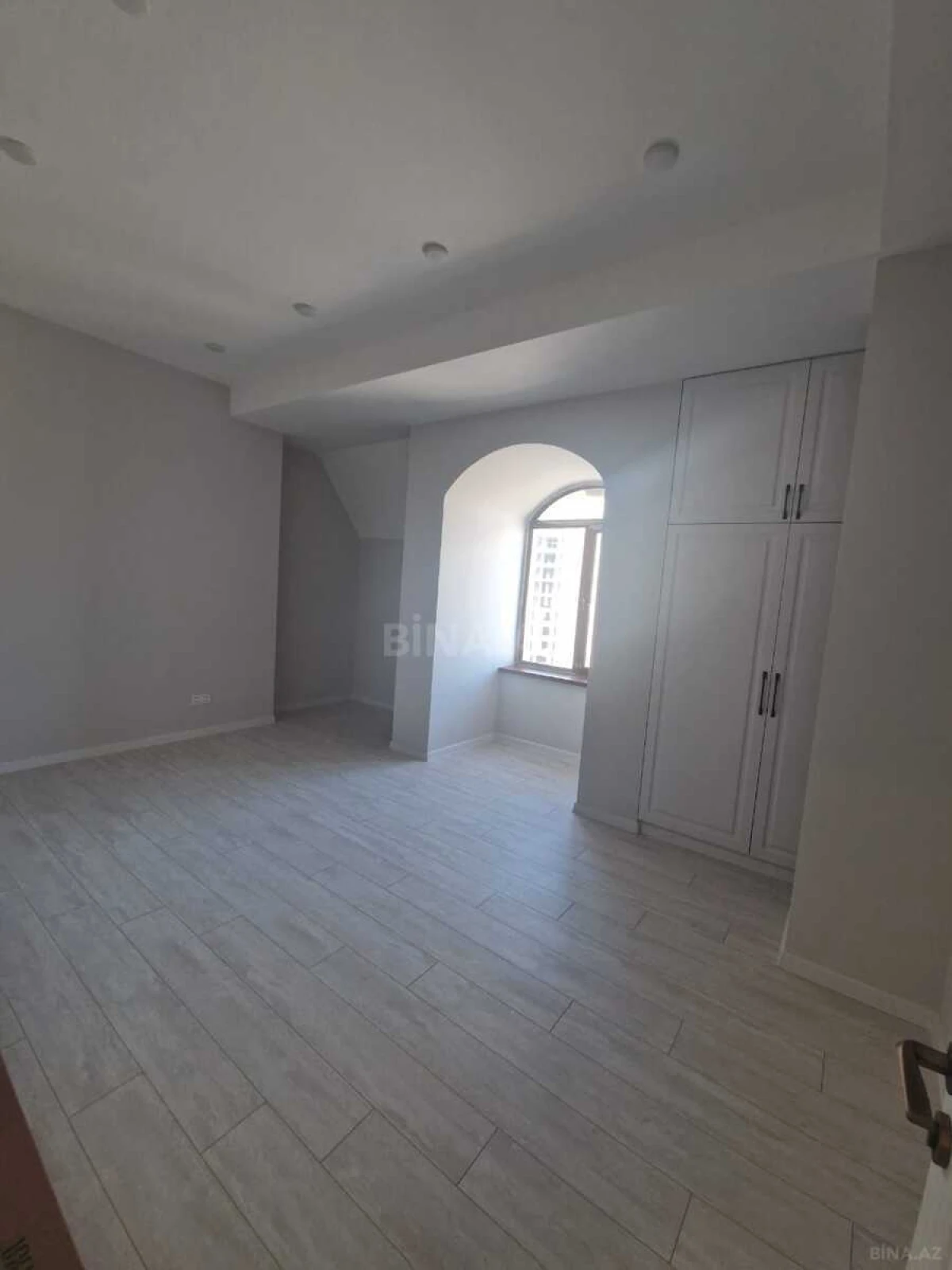 Kirayə verilir 4 otaqlı ofis 140 m²