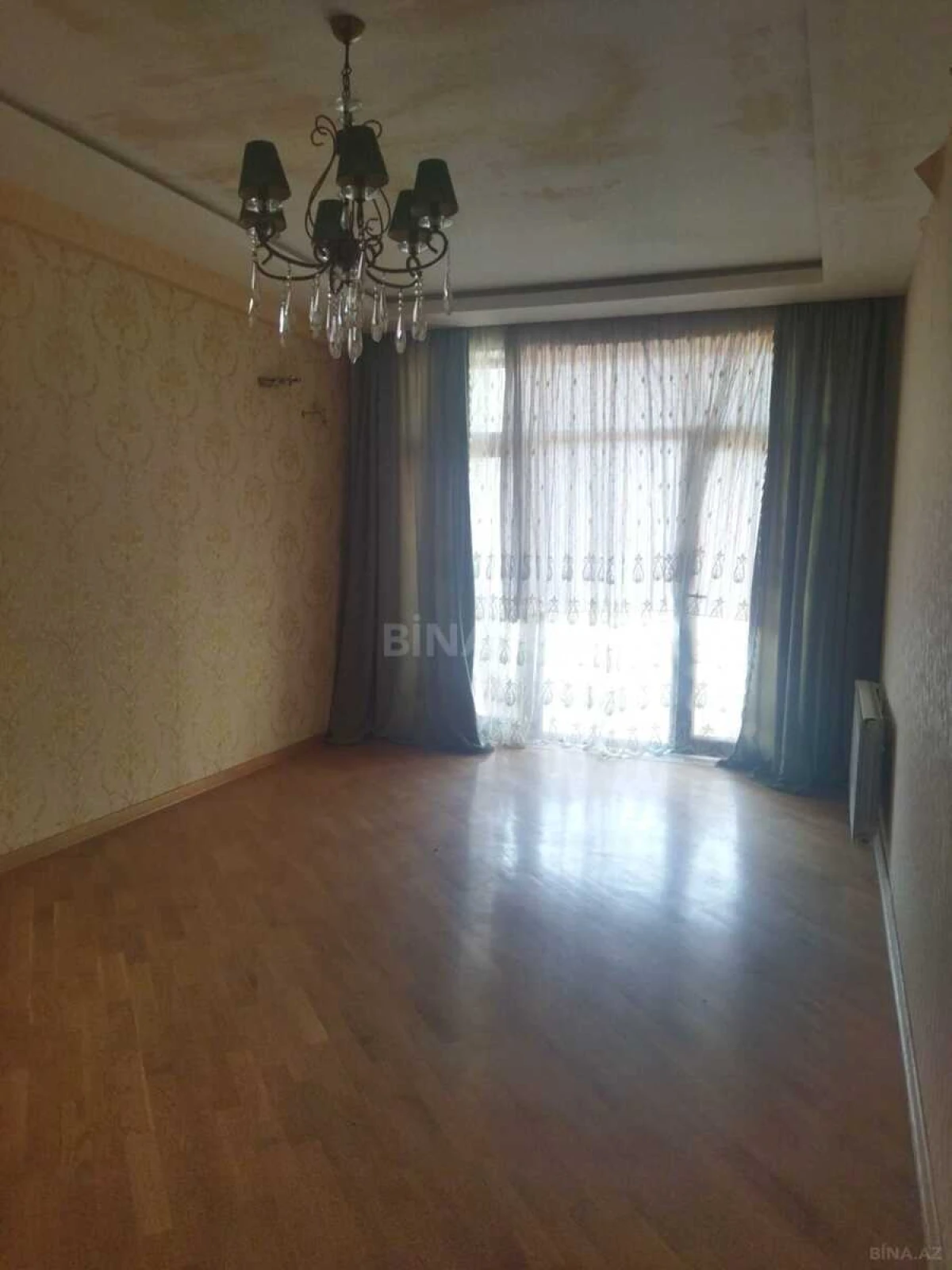 Satılır 3 otaqlı mənzil 135 m²