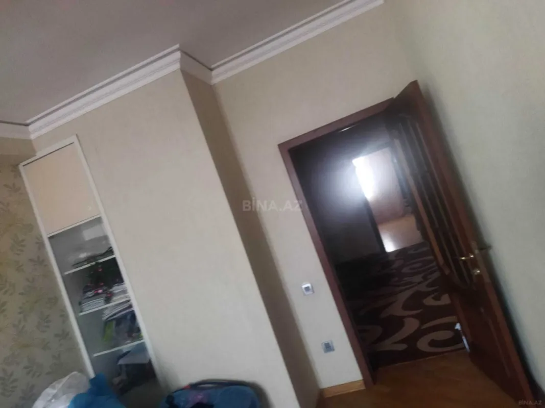 Satılır 3 otaqlı mənzil 135 m²