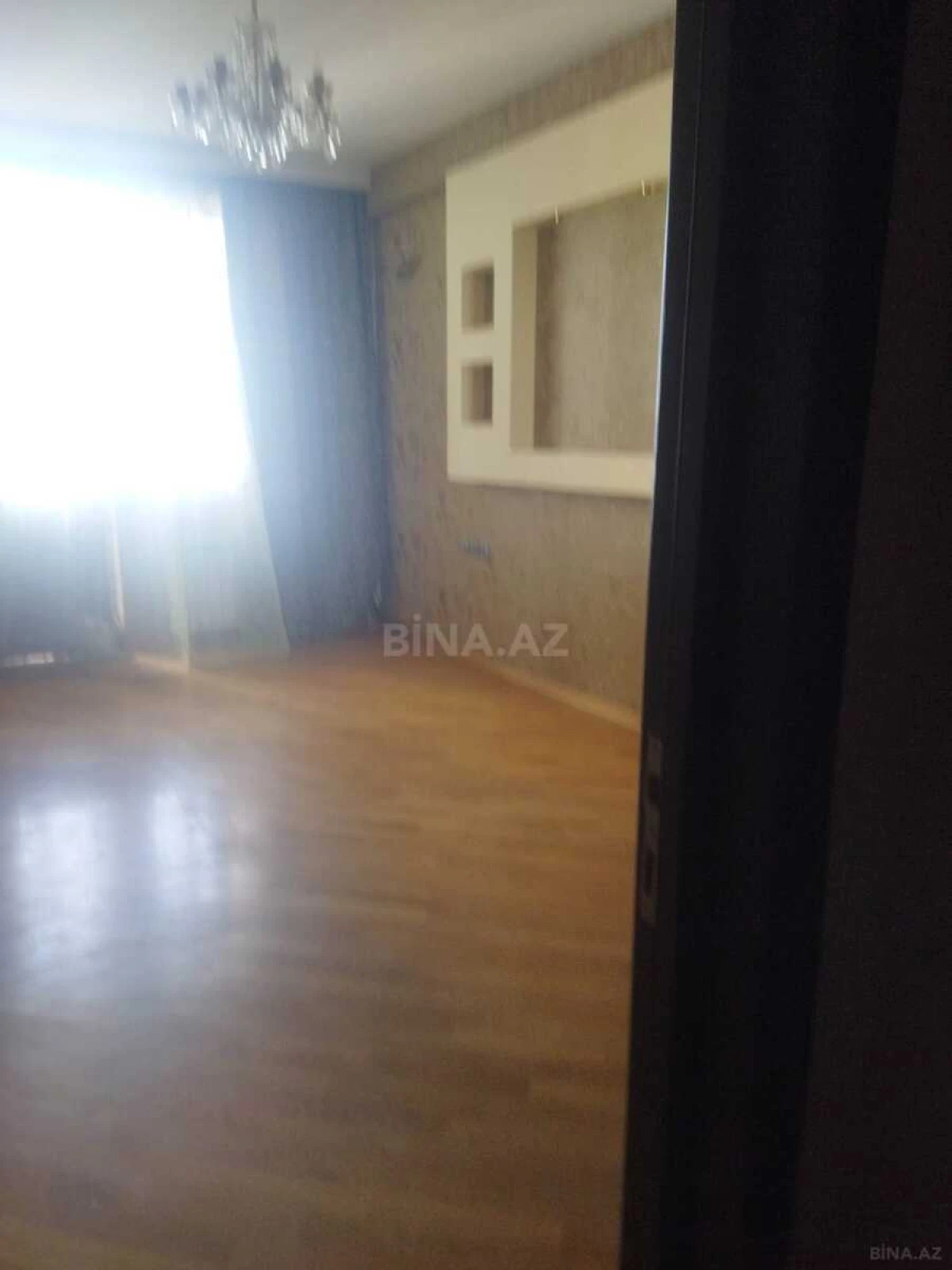 Satılır 3 otaqlı mənzil 135 m²