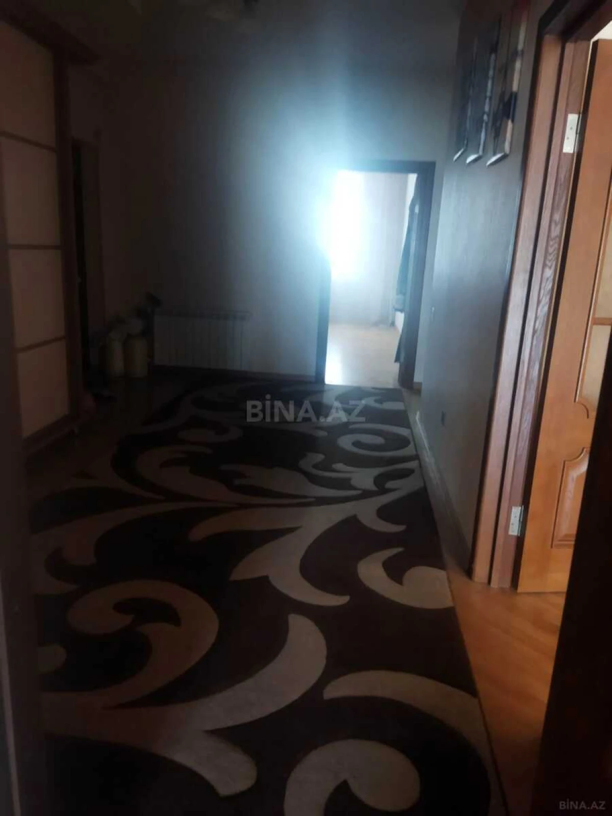 Satılır 3 otaqlı mənzil 135 m²