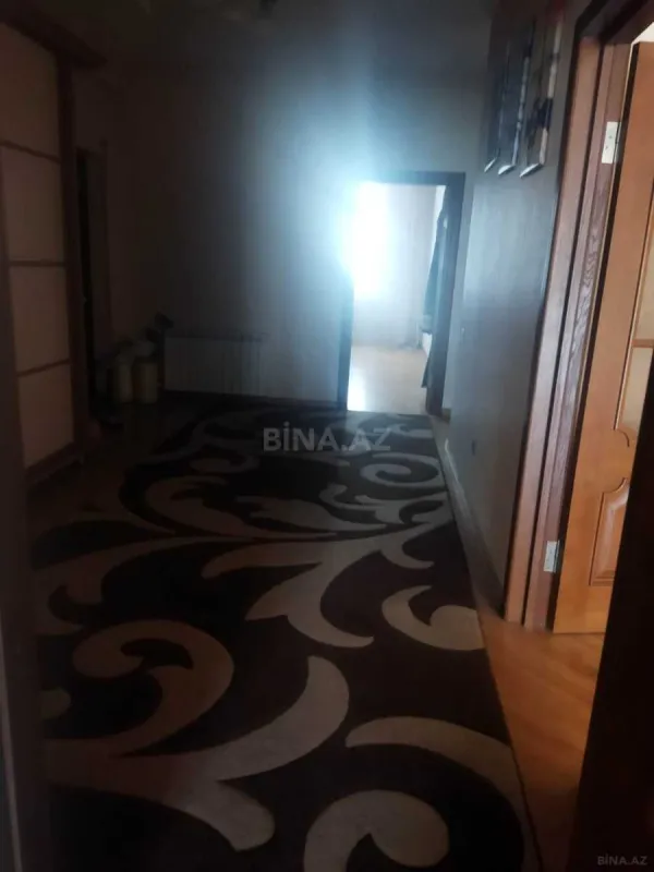 Satılır 3 otaqlı mənzil 135 m²