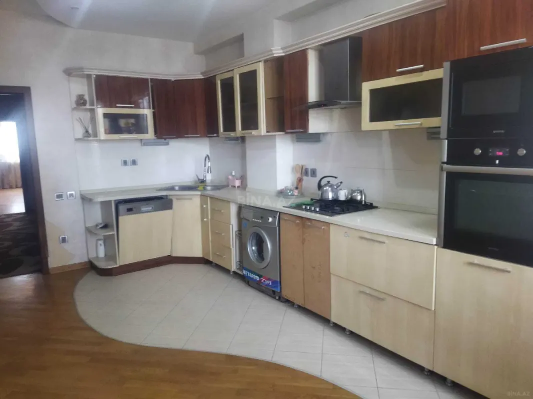 Satılır 3 otaqlı mənzil 135 m²