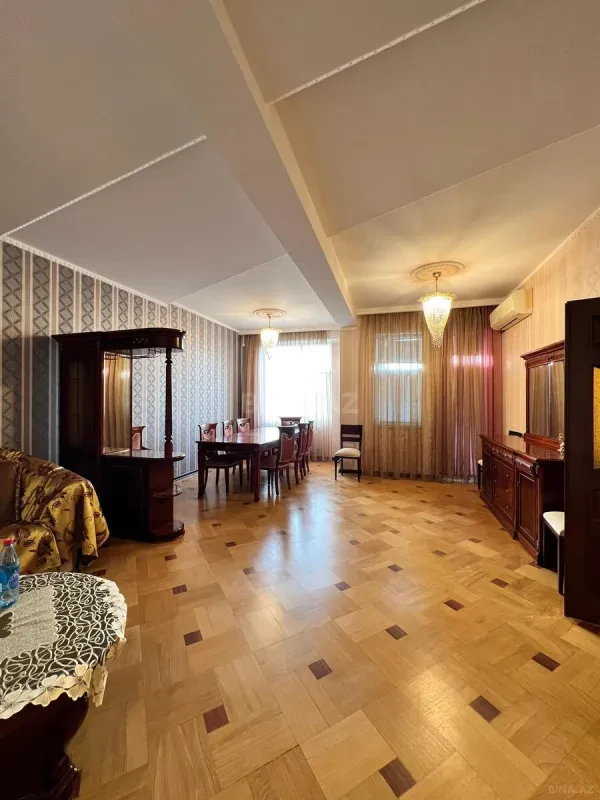 Satılır 4 otaqlı mənzil 170 m²