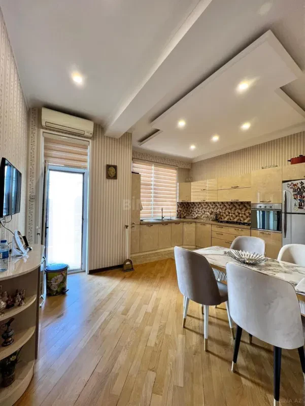 Satılır 4 otaqlı mənzil 170 m²