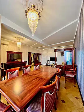 Satılır 4 otaqlı mənzil 170 m²