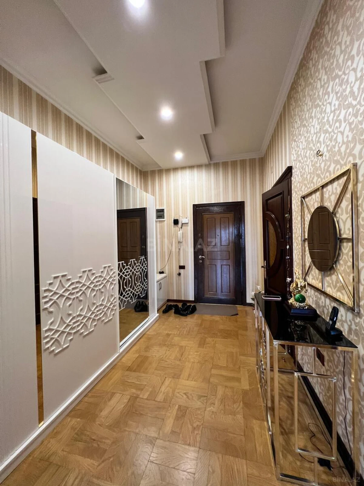 Satılır 4 otaqlı mənzil 170 m²