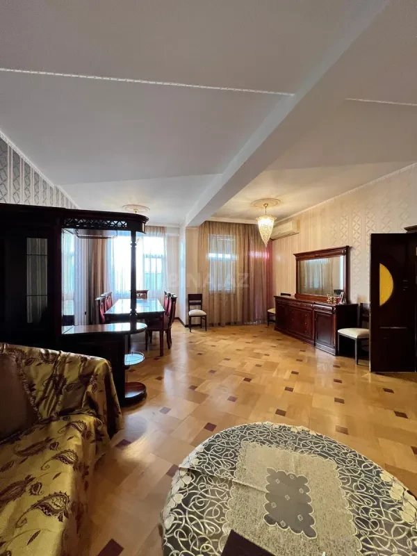 Satılır 4 otaqlı mənzil 170 m²