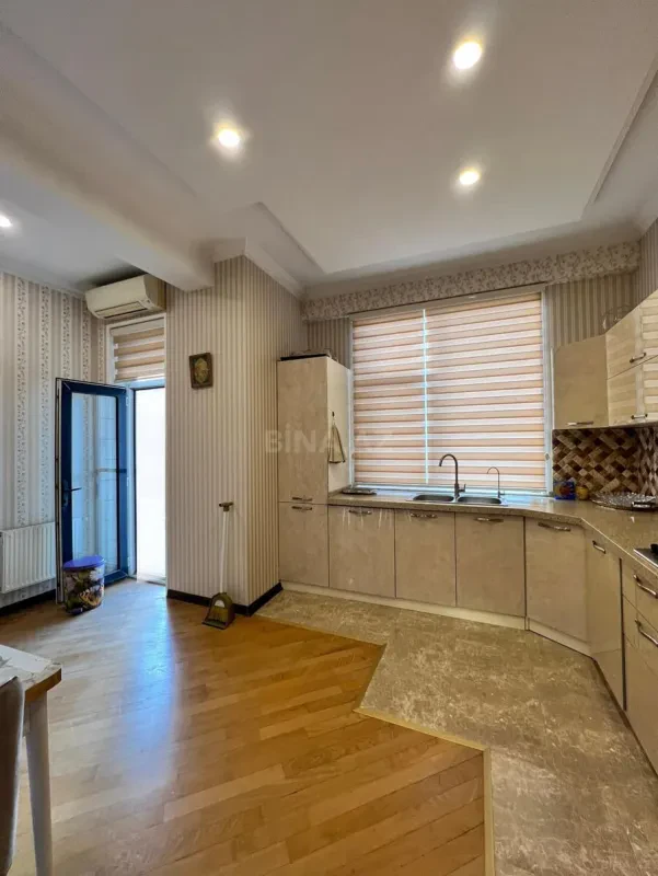 Satılır 4 otaqlı mənzil 170 m²