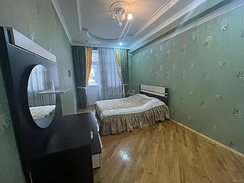 Kirayə verilir 3 otaqlı mənzil 120 m²