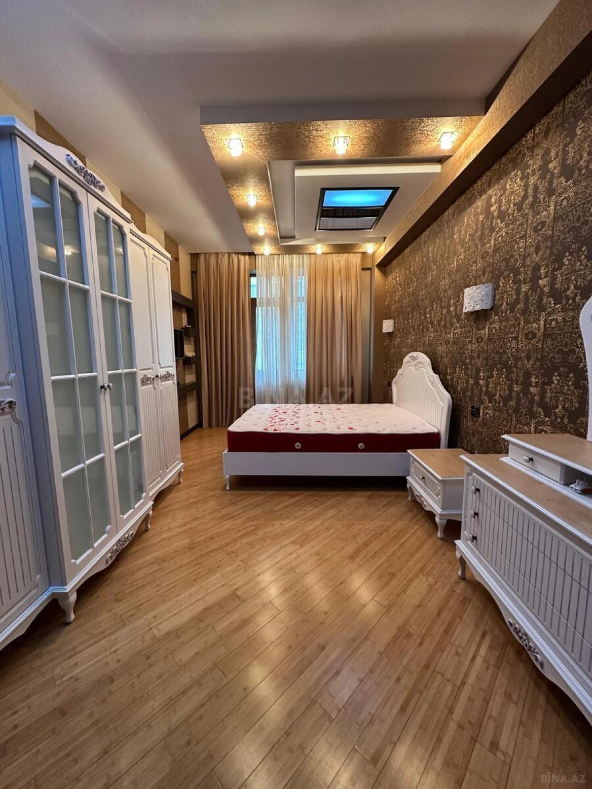 Satılır 3 otaqlı mənzil 120 m²