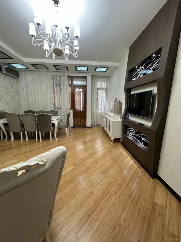 Satılır 3 otaqlı mənzil 120 m²