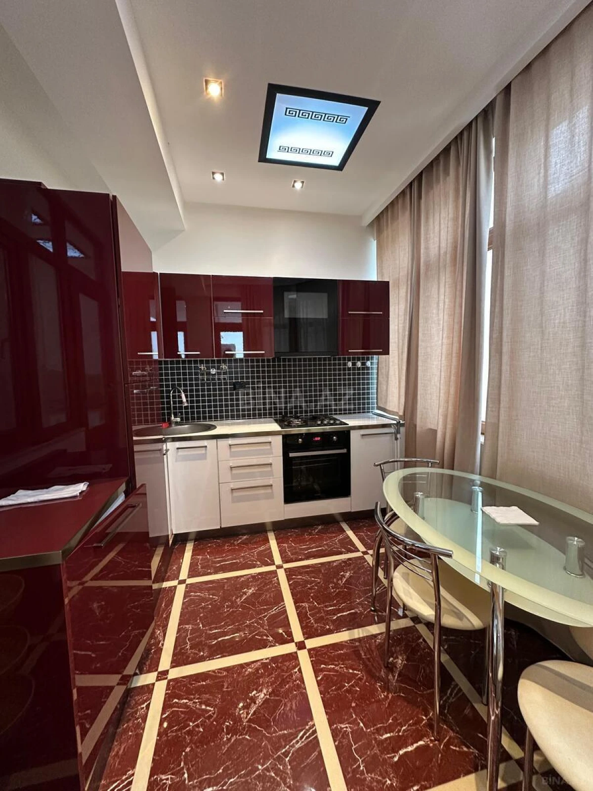 Satılır 3 otaqlı mənzil 120 m²
