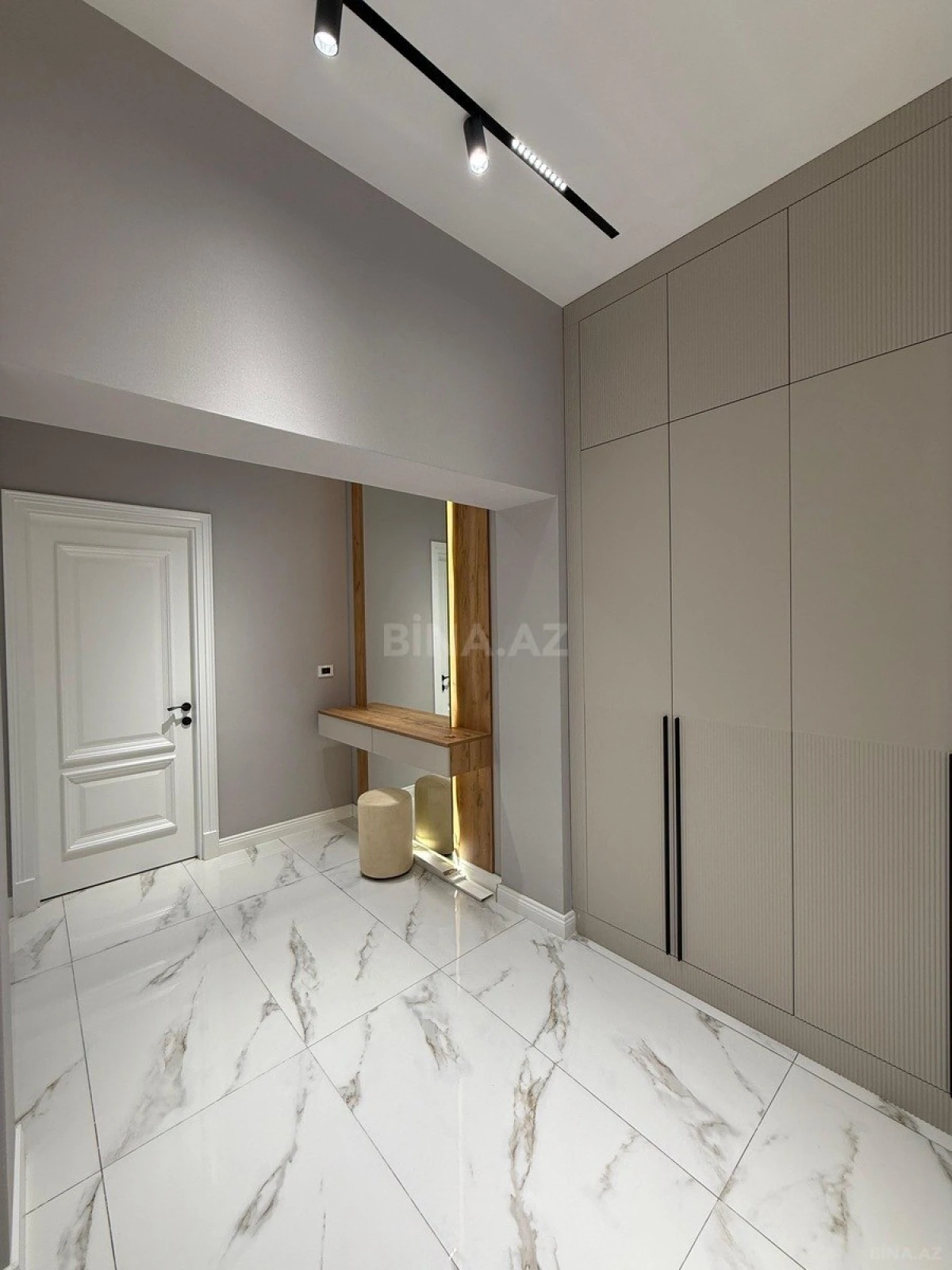 Satılır 2 otaqlı mənzil 68 m²