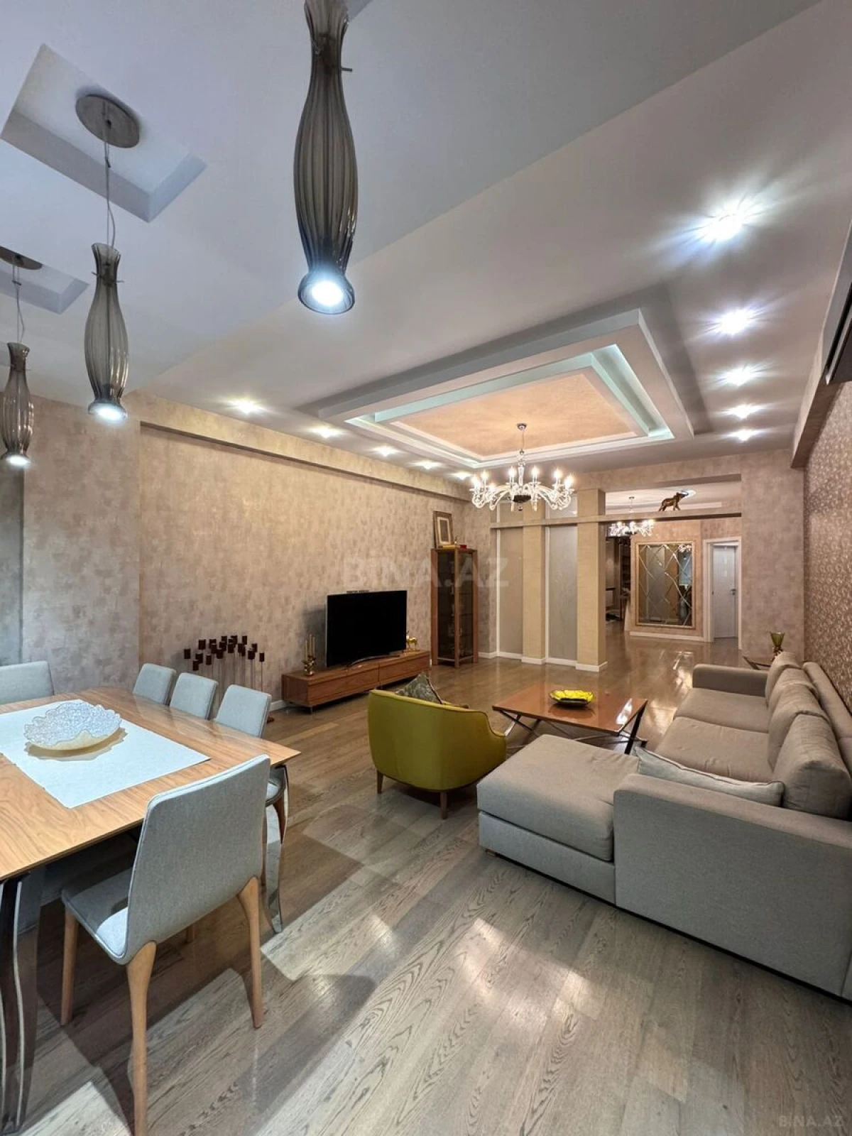 Satılır 4 otaqlı mənzil 168 m²