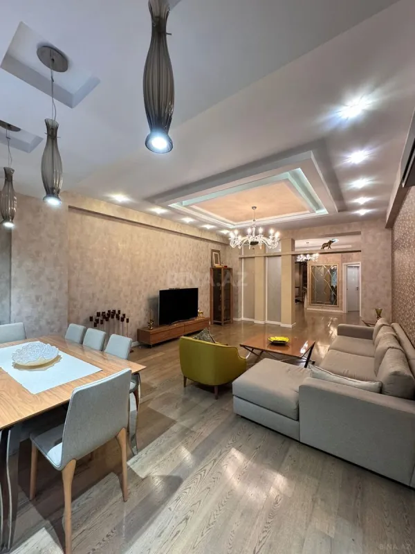 Satılır 4 otaqlı mənzil 168 m²