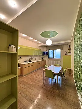 Satılır 4 otaqlı mənzil 168 m²