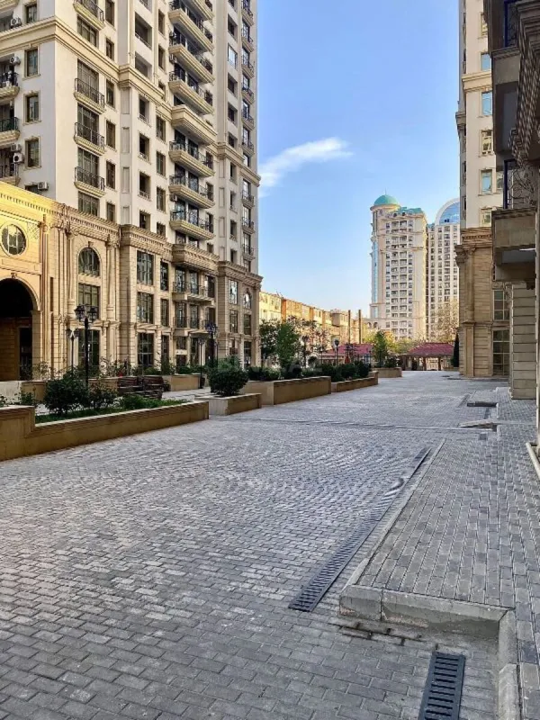 Satılır 4 otaqlı mənzil 168 m²