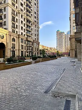 Satılır 4 otaqlı mənzil 168 m²