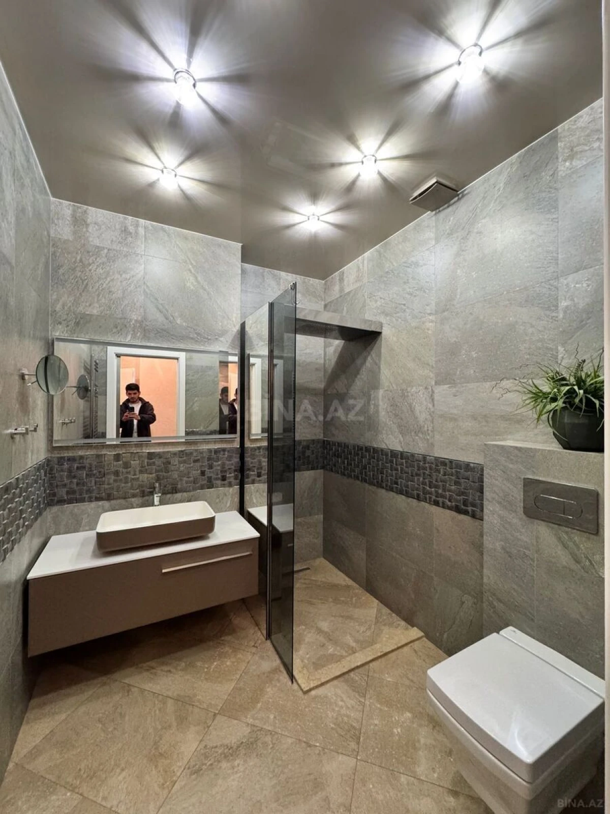 Satılır 4 otaqlı mənzil 168 m²