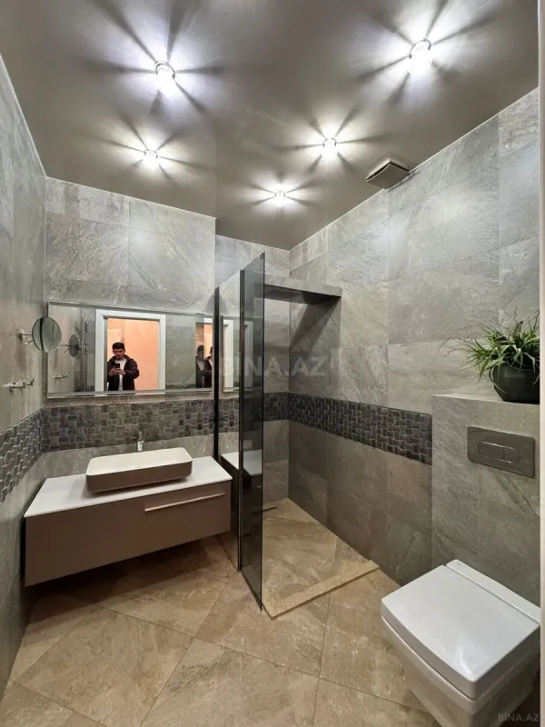 Satılır 4 otaqlı mənzil 168 m²