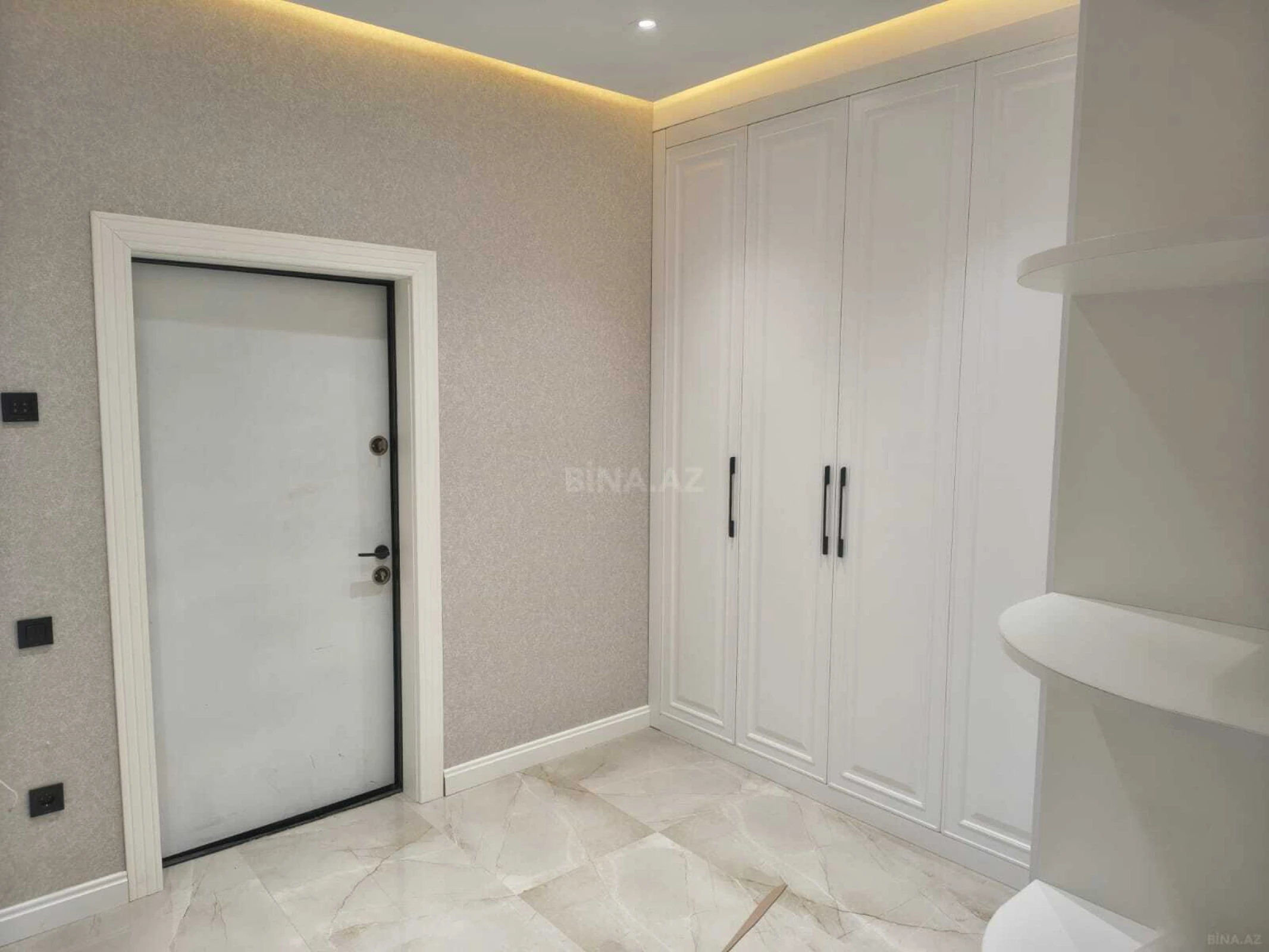 Kirayə verilir 2 otaqlı mənzil 90 m²