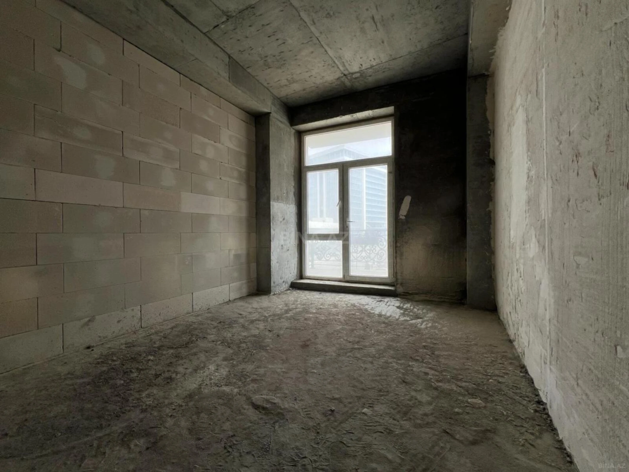 Satılır 4 otaqlı mənzil 160 m²