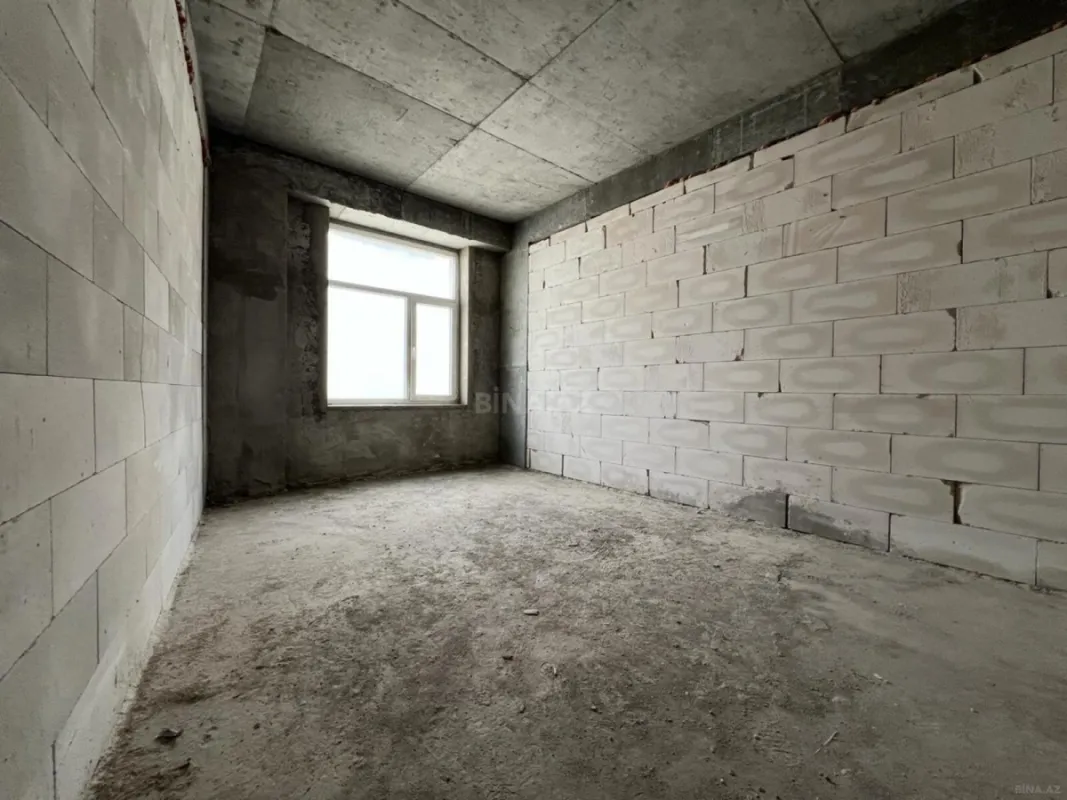 Satılır 4 otaqlı mənzil 160 m²