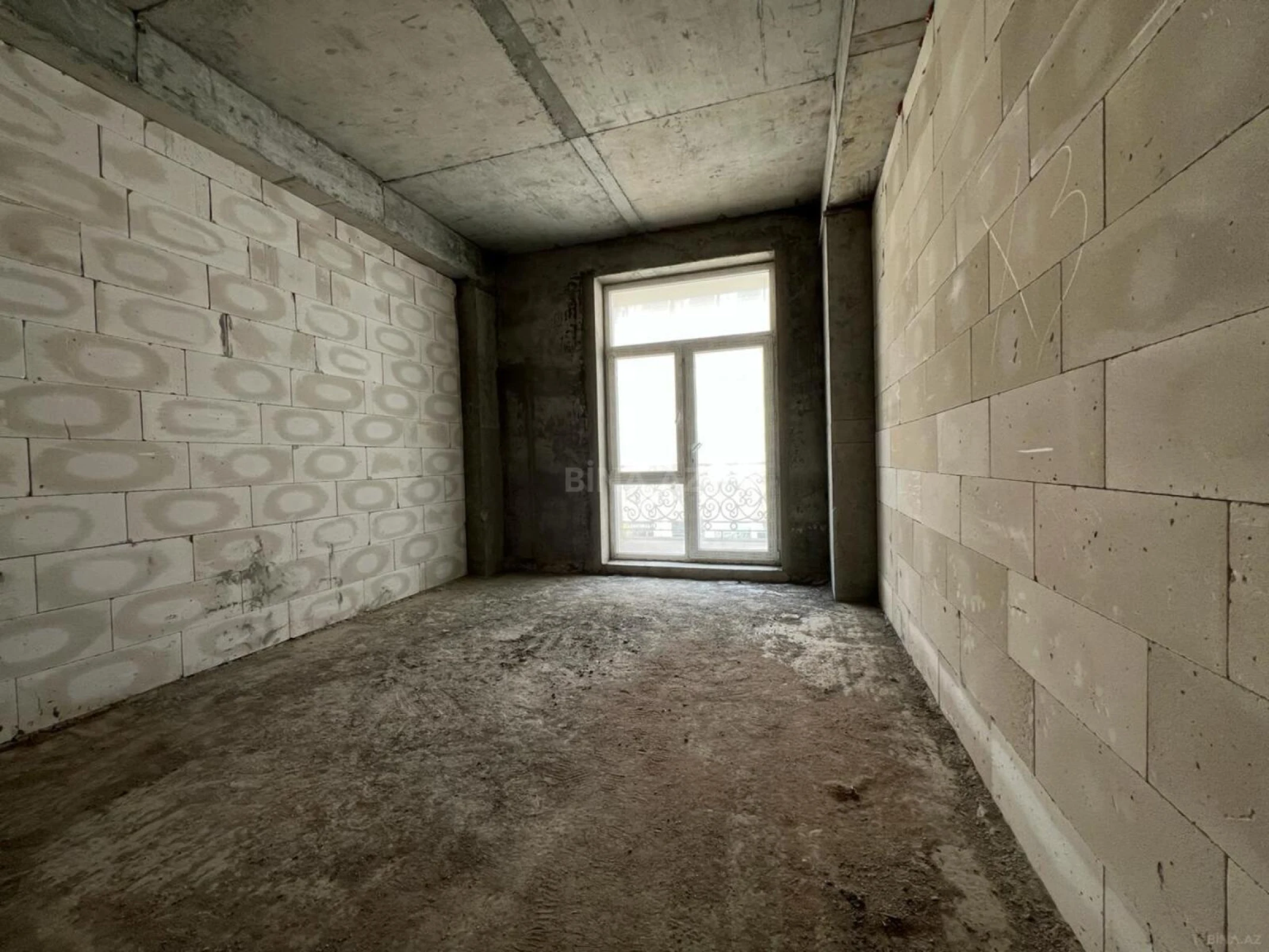 Satılır 4 otaqlı mənzil 160 m²