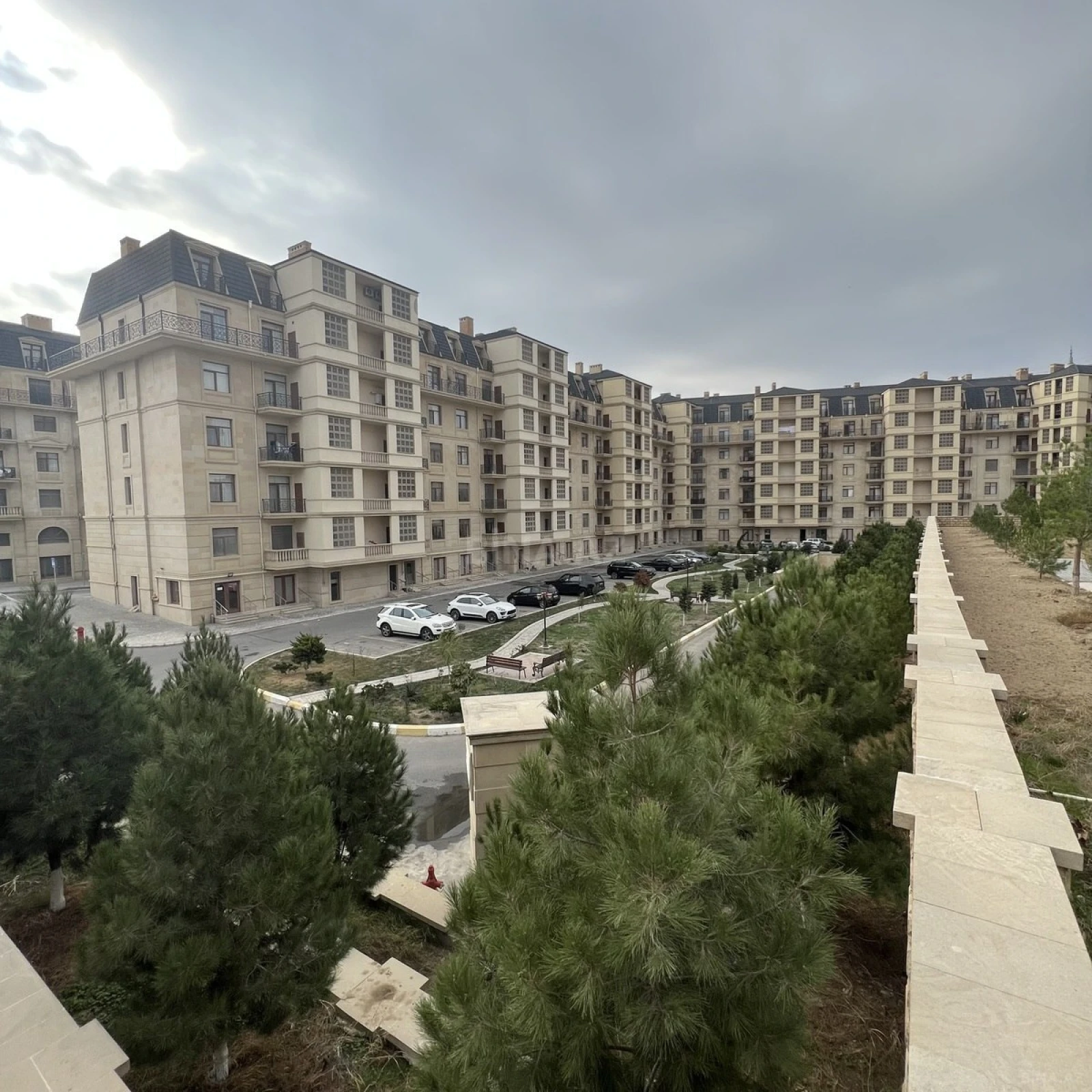 Satılır 4 otaqlı mənzil 160 m²