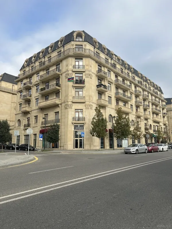 Satılır 4 otaqlı mənzil 160 m²