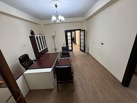 Kirayə verilir 3 otaqlı ofis 105 m²