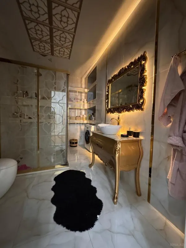 Satılır 4 otaqlı mənzil 205 m²