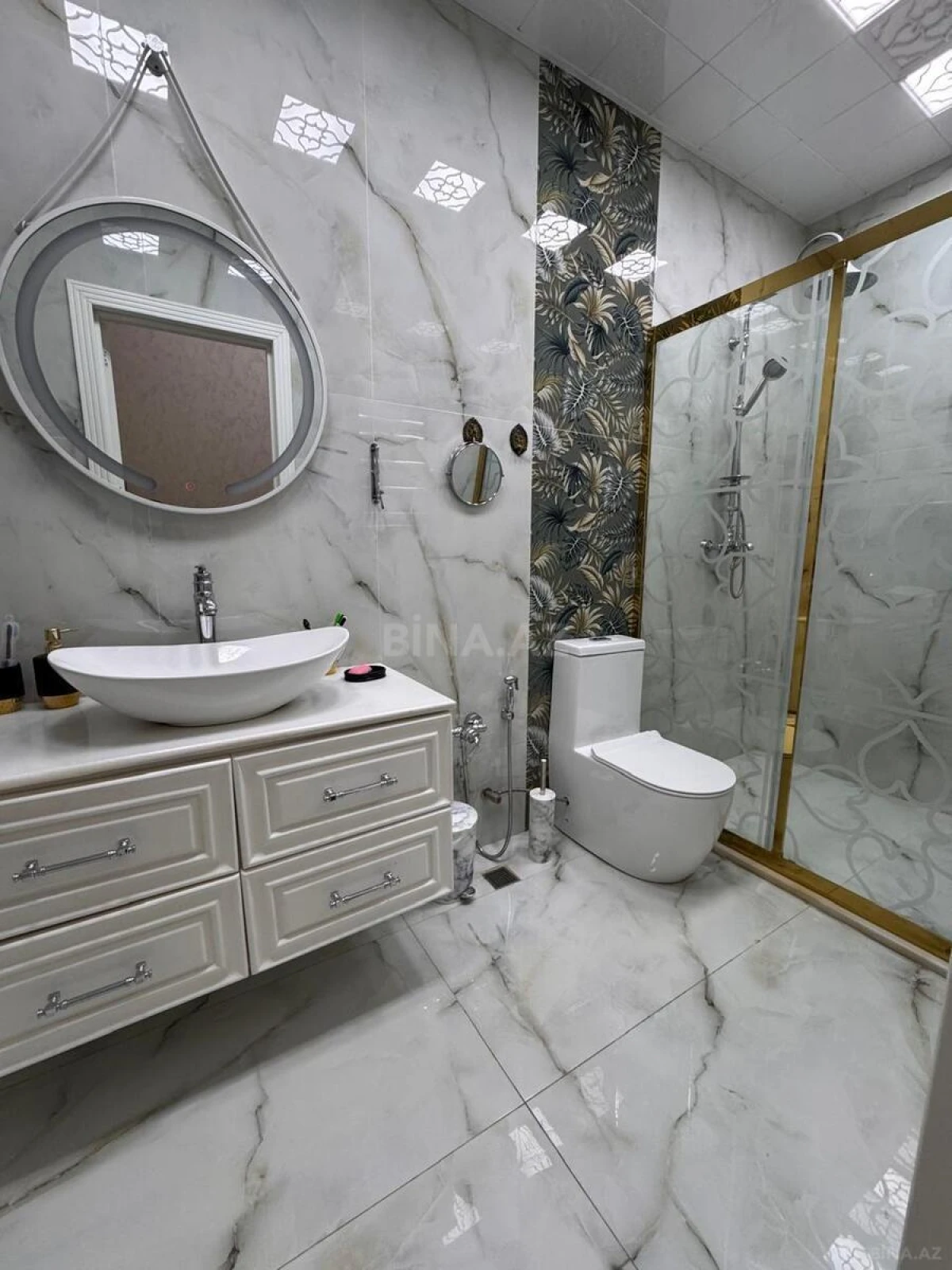 Satılır 4 otaqlı mənzil 205 m²