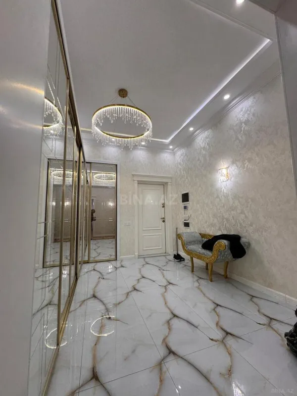 Satılır 4 otaqlı mənzil 205 m²
