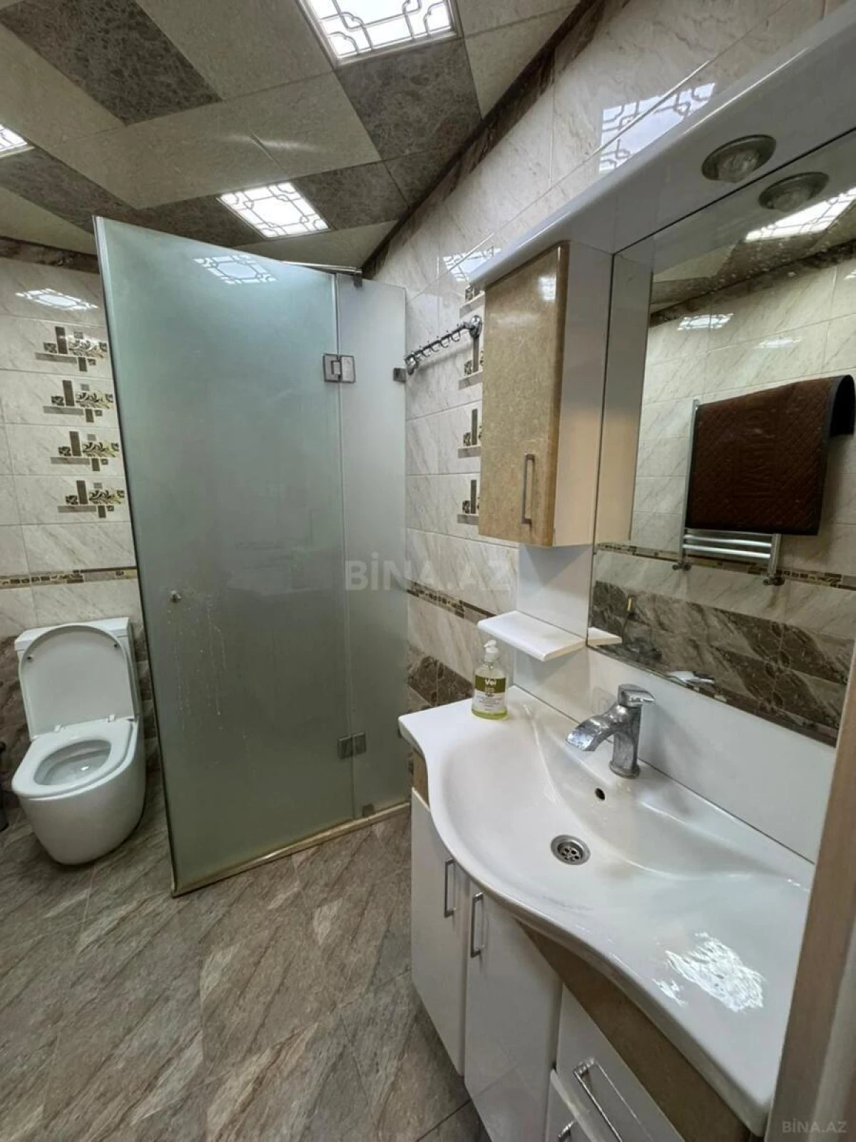 Kirayə verilir 2 otaqlı mənzil 65 m²
