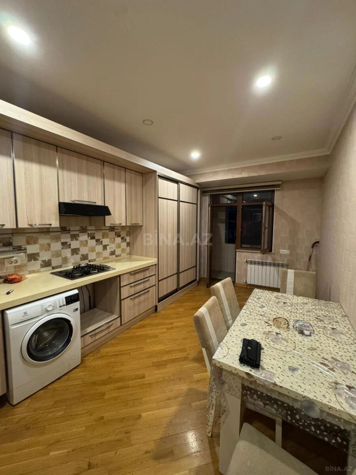 Kirayə verilir 2 otaqlı mənzil 65 m²