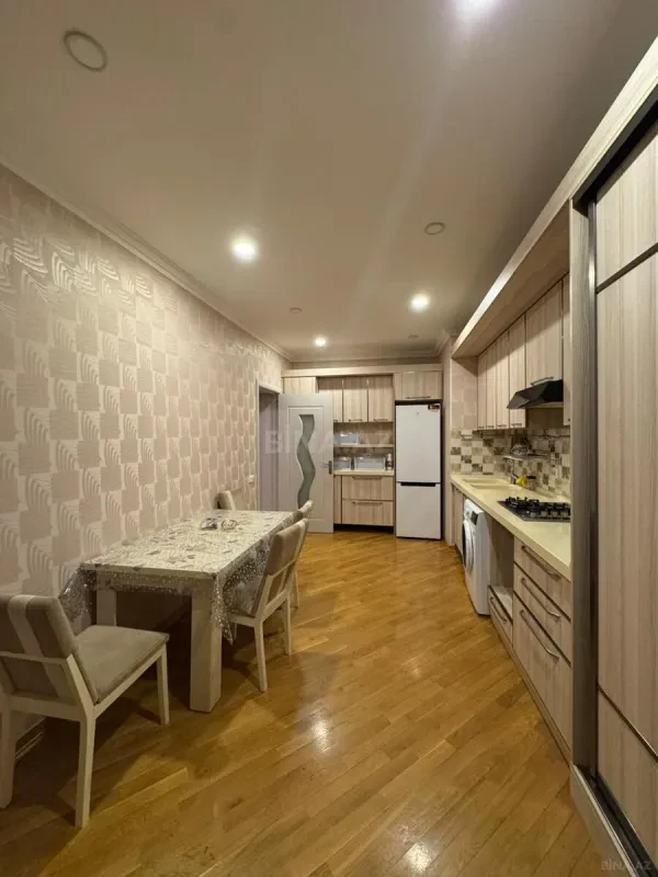 Kirayə verilir 2 otaqlı mənzil 65 m²