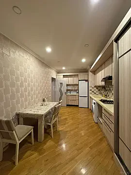 Kirayə verilir 2 otaqlı mənzil 65 m²