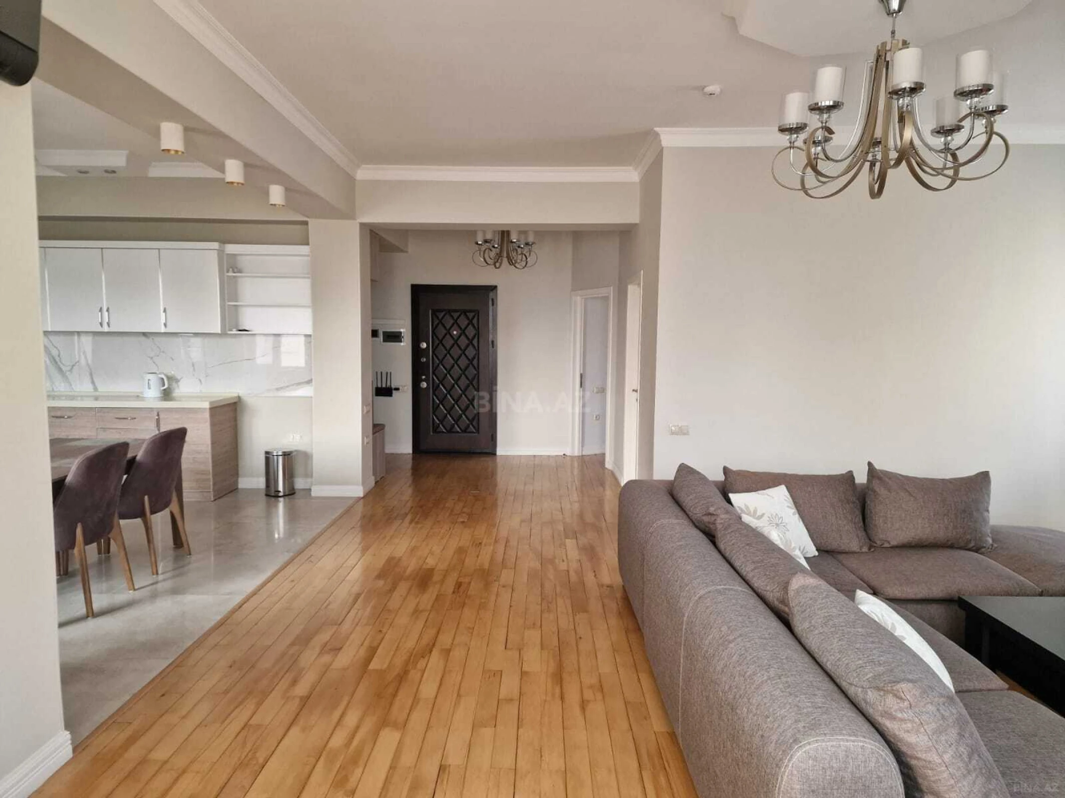 Kirayə verilir 3 otaqlı mənzil 150 m²