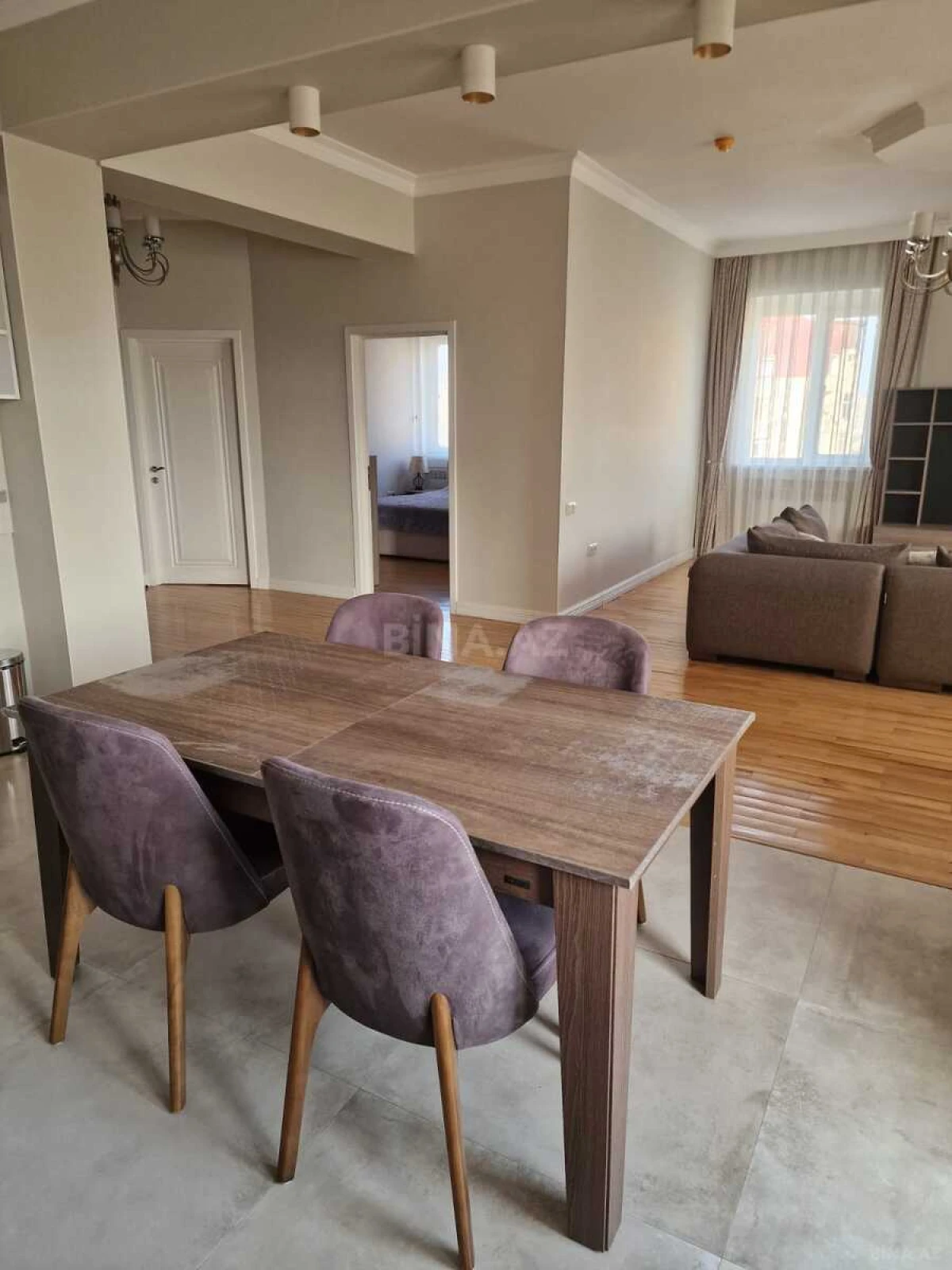 Kirayə verilir 3 otaqlı mənzil 150 m²