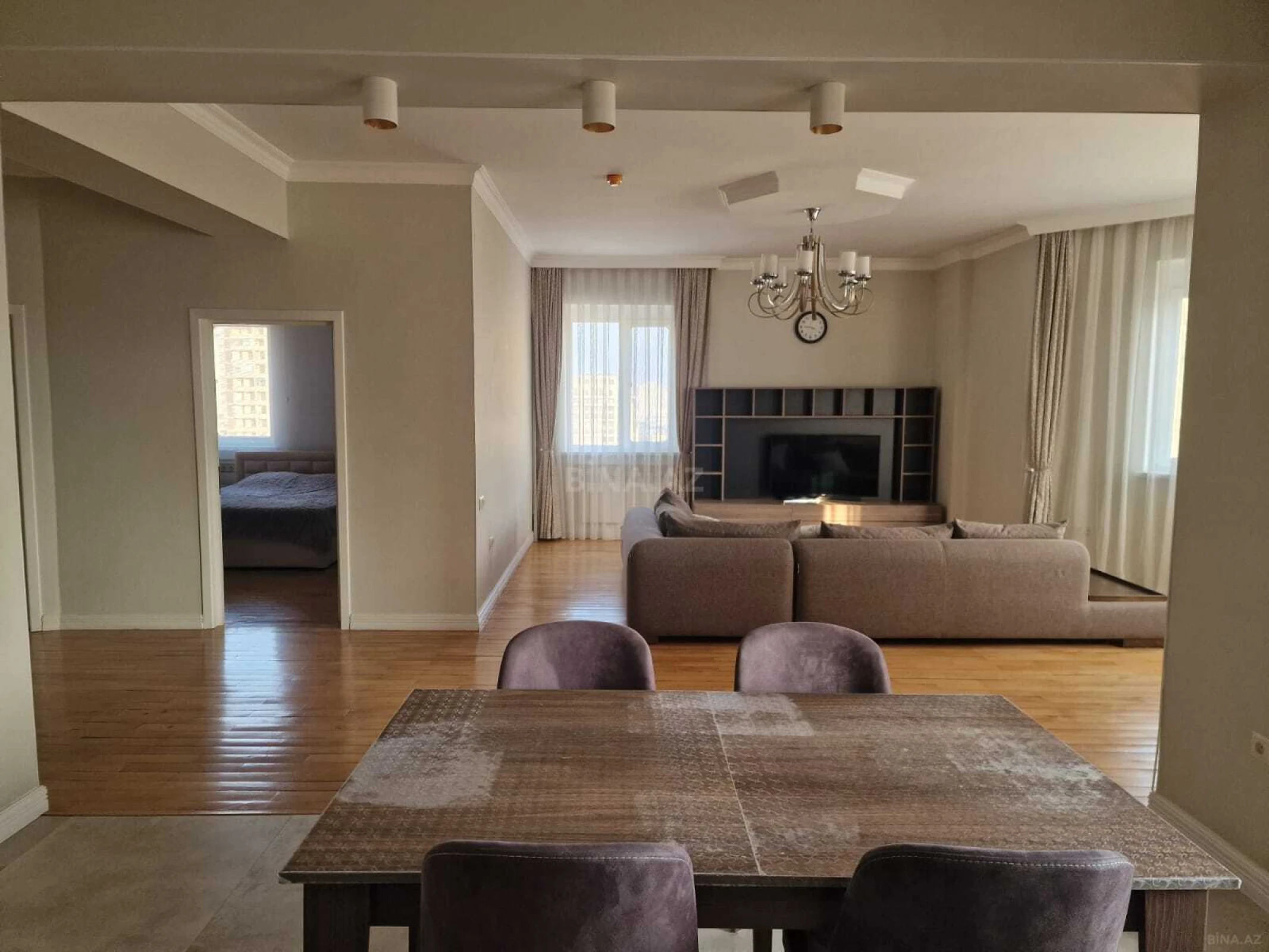 Kirayə verilir 3 otaqlı mənzil 150 m²