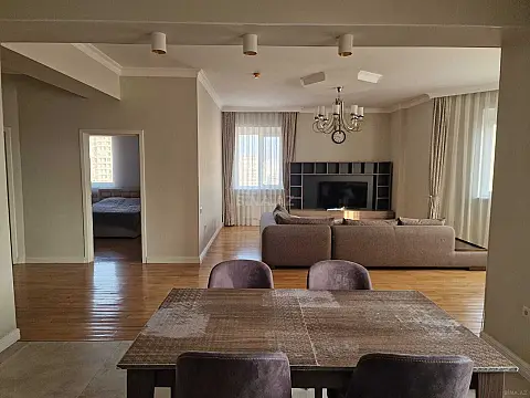 Kirayə verilir 3 otaqlı mənzil 150 m²