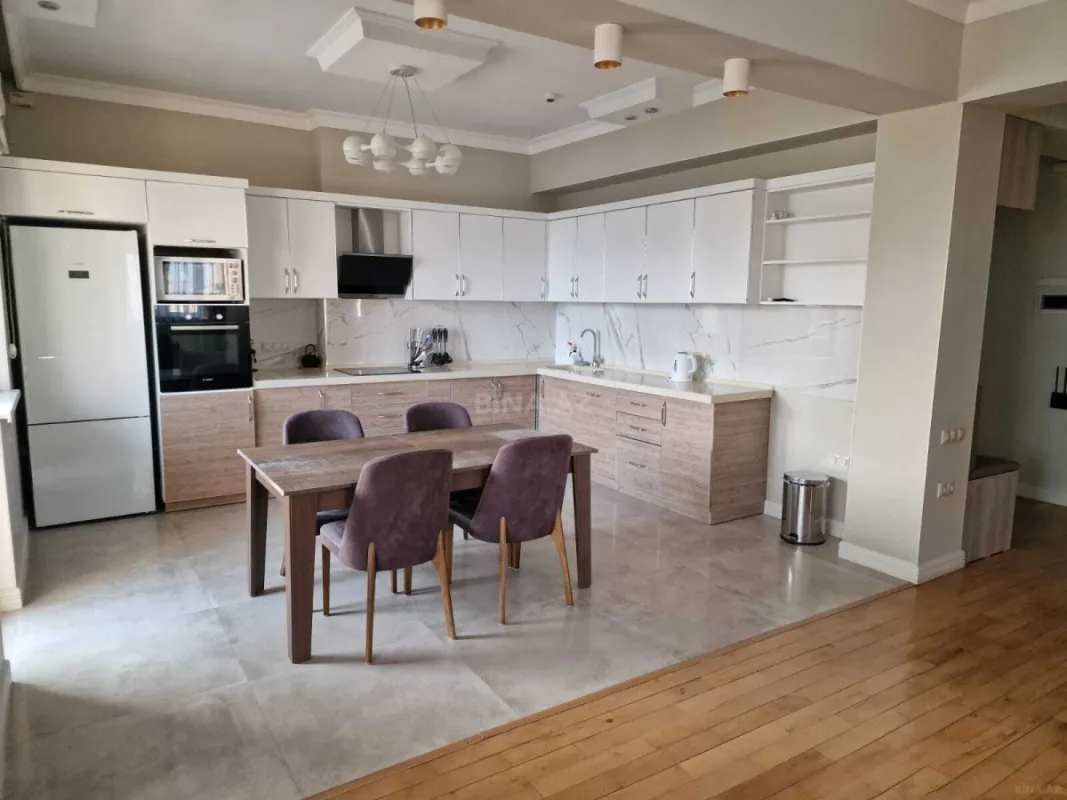 Kirayə verilir 3 otaqlı mənzil 150 m²