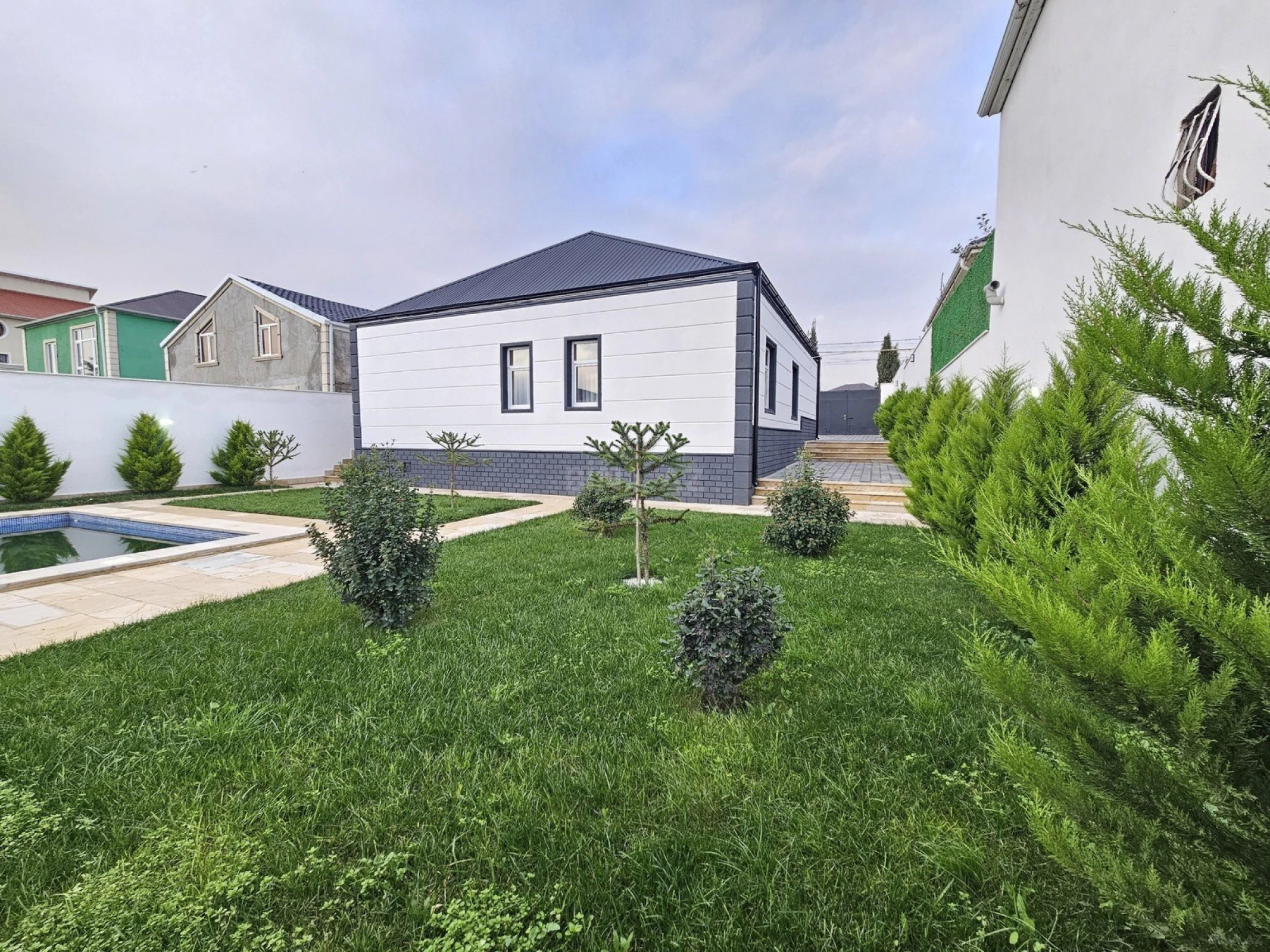 Satılır 4 otaqlı həyət evi 170 m²