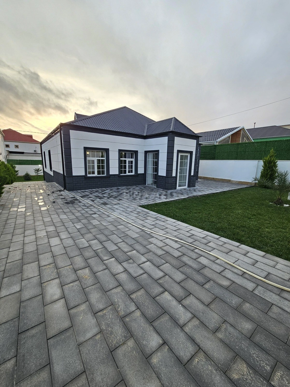 Satılır 4 otaqlı həyət evi 170 m²