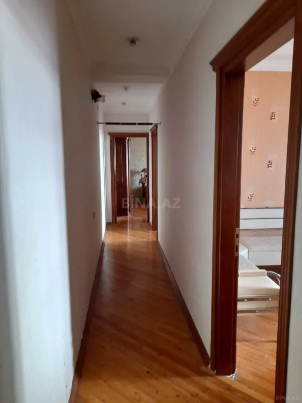 Satılır 3 otaqlı mənzil 122 m²