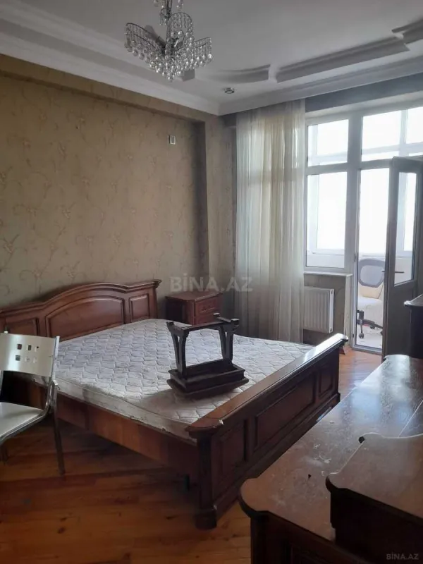 Satılır 3 otaqlı mənzil 122 m²