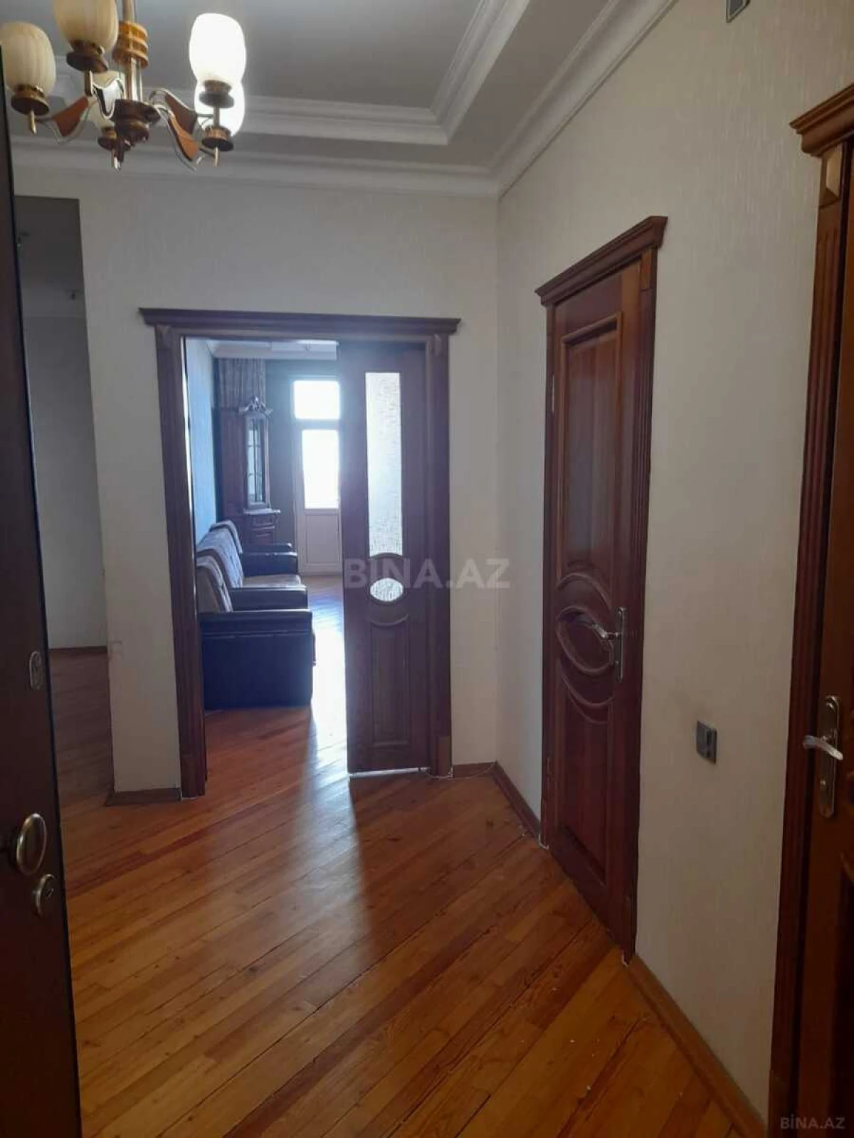 Satılır 3 otaqlı mənzil 122 m²
