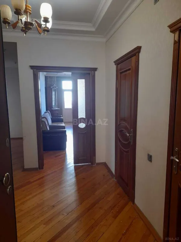 Satılır 3 otaqlı mənzil 122 m²